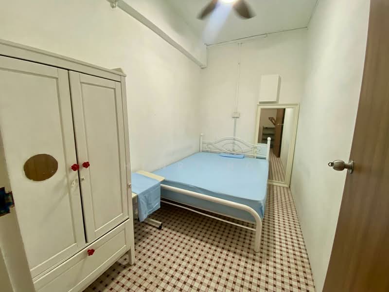 Kai Fook Mansion, 6 Kim Tian Road, 6 Bedrooms, 1,200 sqft, Walk-up Apartment For Rent, by Henry Ng, 500099609 - Bedroom - PropertyGuru.com.sg