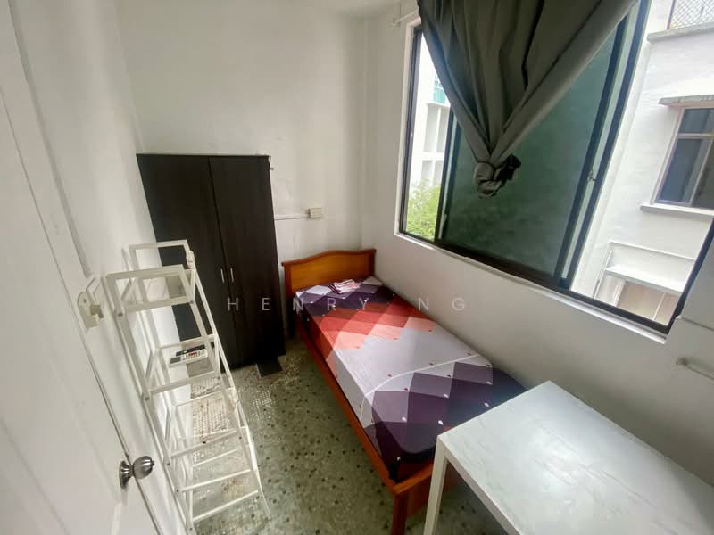 Kai Fook Mansion, 6 Kim Tian Road, 6 Bedrooms, 1,200 sqft, Walk-up Apartment For Rent, by Henry Ng, 500099609 - Bedroom - PropertyGuru.com.sg