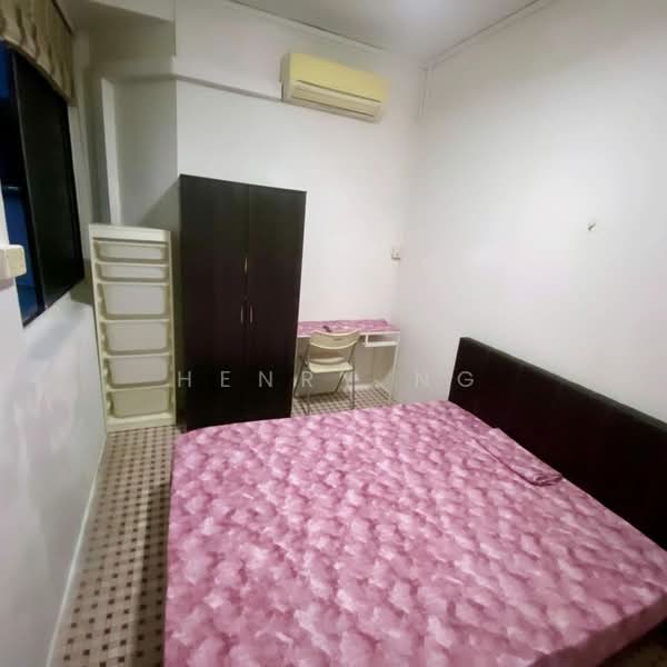 Kai Fook Mansion, 6 Kim Tian Road, 6 Bedrooms, 1,200 sqft, Walk-up Apartment For Rent, by Henry Ng, 500099609 - Bedroom - PropertyGuru.com.sg