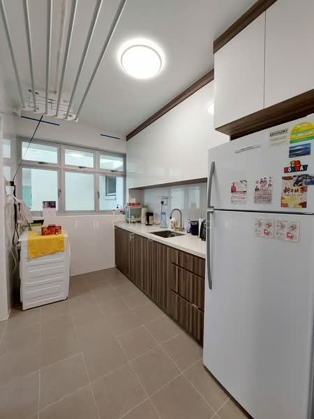 129B Canberra Street HDB Flat For Sale at S$ 438,000 | PropertyGuru Singapore - Kitchen