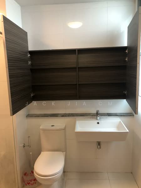 Eight Courtyards Condominium For Sale at S$ 1,380,000 | PropertyGuru Singapore - Master Bathroom