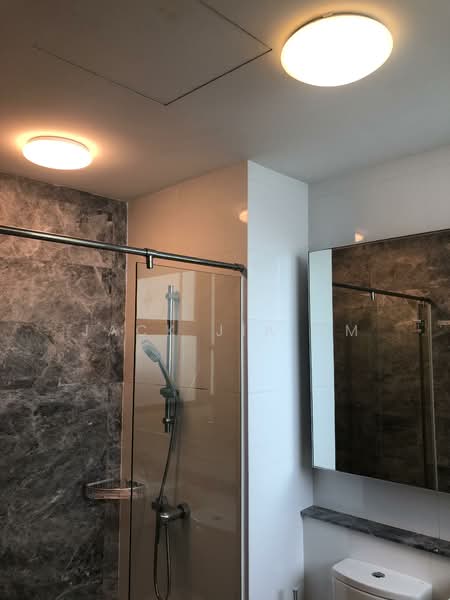 Eight Courtyards Condominium For Sale at S$ 1,380,000 | PropertyGuru Singapore - Master Bathroom