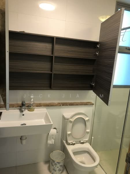 Eight Courtyards Condominium For Sale at S$ 1,380,000 | PropertyGuru Singapore - Common Bathroom