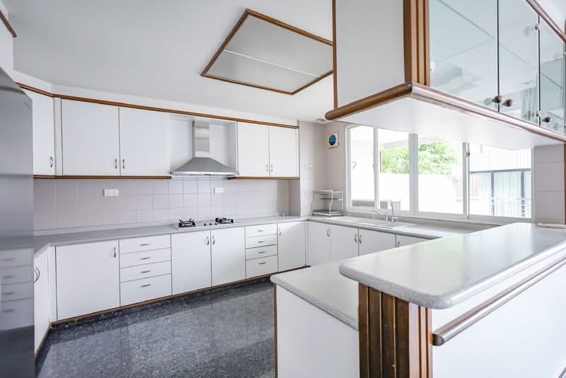 Sennett Avenue Semi-Detached House For Sale at S$ 11,000,000 | PropertyGuru Singapore - Kitchen
