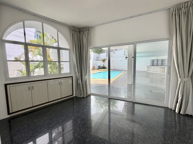 Sennett Avenue, Sennett Avenue, 6 Bedrooms, 11,200 sqft, Semi-Detached House For Sale, by Corrine Lee, 500099621 - Living Room - PropertyGuru.com.sg