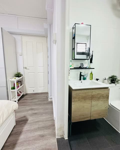 21 Holland Drive HDB Flat For Sale at S$ 1,080,000 | PropertyGuru Singapore - En-suite master bathroom