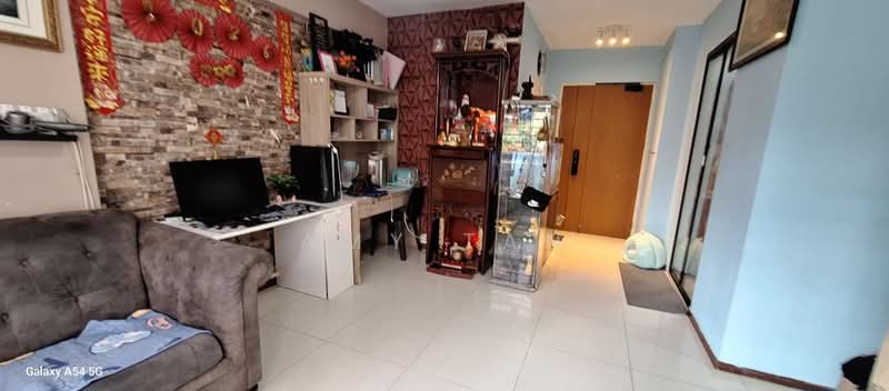 224A Sumang Lane HDB Flat For Sale at S$ 545,000 | PropertyGuru Singapore - Living Room