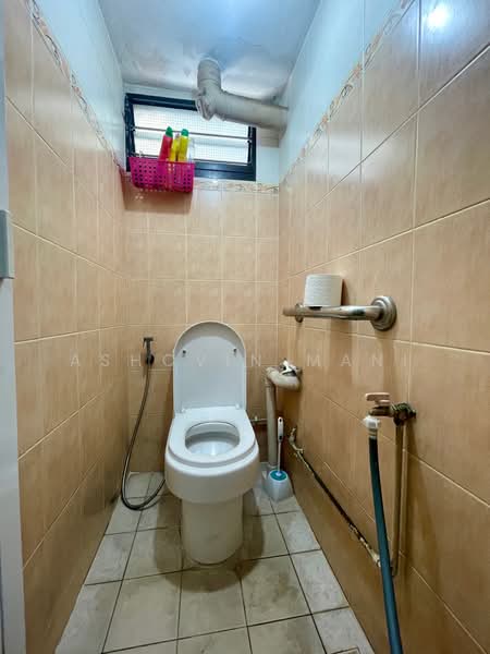 195 Kim Keat Avenue, 195 Kim Keat Avenue, 3 Bedrooms, 689 sqft, HDB Flat For Sale, by Ashcvin Mani, 500099628 - Bathroom - PropertyGuru.com.sg