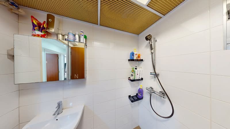 443D Bukit Batok West Avenue 8, 443D Bukit Batok West Avenue 8, 2 Bedrooms, 721 sqft, HDB Flat For Sale, by Annie Heng, 500099632 - Bathroom - PropertyGuru.com.sg