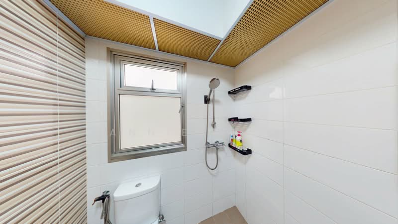 443D Bukit Batok West Avenue 8, 443D Bukit Batok West Avenue 8, 2 Bedrooms, 721 sqft, HDB Flat For Sale, by Annie Heng, 500099632 - Bathroom - PropertyGuru.com.sg