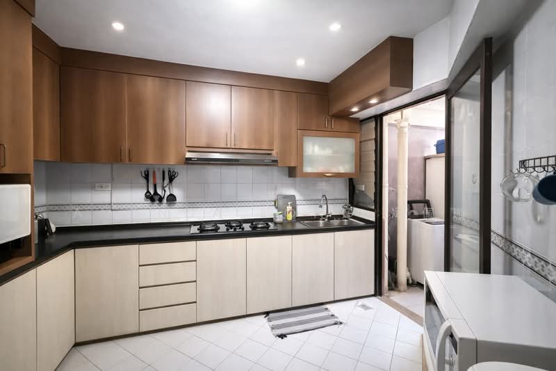 678 Choa Chu Kang Crescent HDB Flat For Sale at S$ 790,000 | PropertyGuru Singapore - Kitchen