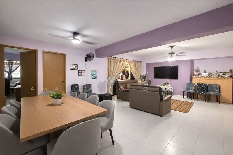 678 Choa Chu Kang Crescent HDB Flat For Sale at S$ 790,000 | PropertyGuru Singapore - Living Room