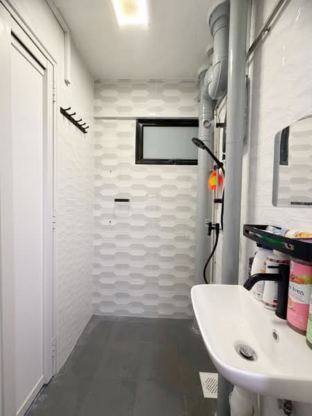 64 Kallang Bahru, 64 Kallang Bahru, 2 Bedrooms, 700 sqft, HDB Flat For Sale, by Desiree Leung, 500099643 - Bathroom connected to Master Room - PropertyGuru.com.sg