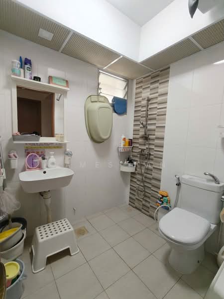 406A Northshore Drive HDB Flat For Sale at S$ 758,000 | PropertyGuru Singapore - Bathroom
