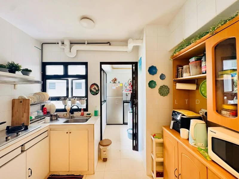 337B Tah Ching Road HDB Flat For Sale at S$ 600,000 | PropertyGuru Singapore - Kitchen