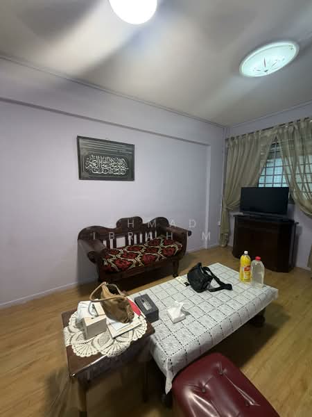 92 Bedok North Avenue 4 HDB Flat For Sale at S$ 390,000 | PropertyGuru Singapore - Living Room
