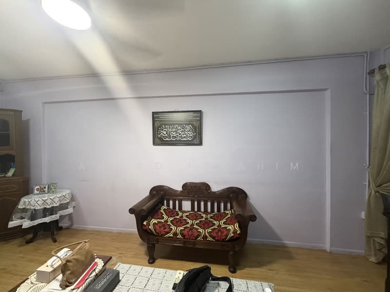 92 Bedok North Avenue 4 HDB Flat For Sale at S$ 390,000 | PropertyGuru Singapore - Living Room