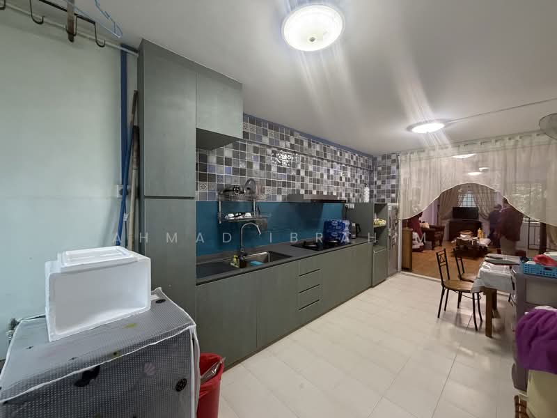 92 Bedok North Avenue 4 HDB Flat For Sale at S$ 390,000 | PropertyGuru Singapore - Kitchen