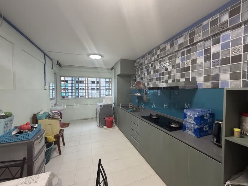 92 Bedok North Avenue 4 HDB Flat For Sale at S$ 390,000 | PropertyGuru Singapore - Kitchen