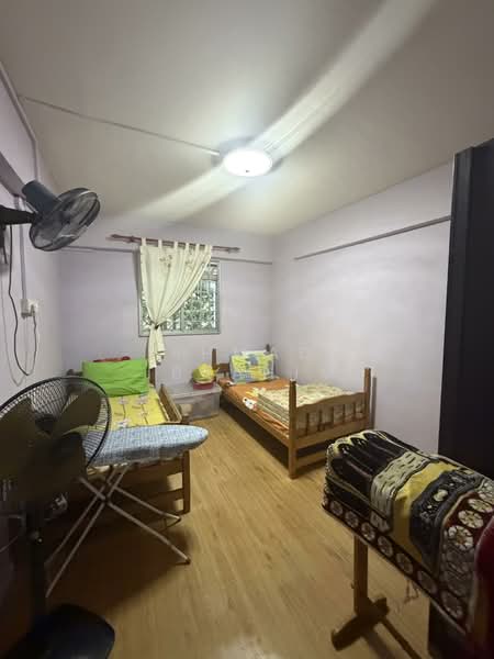92 Bedok North Avenue 4 HDB Flat For Sale at S$ 390,000 | PropertyGuru Singapore - Bedroom
