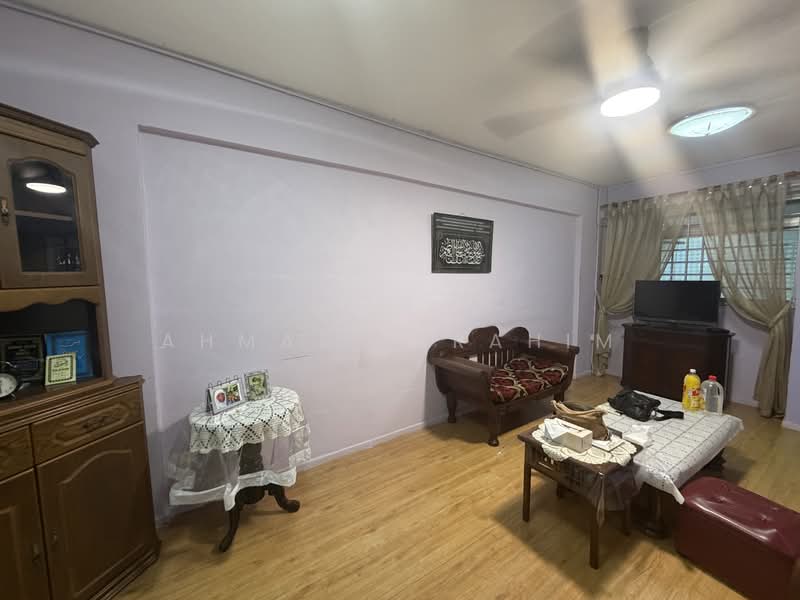 92 Bedok North Avenue 4 HDB Flat For Sale at S$ 390,000 | PropertyGuru Singapore - Living Room