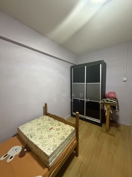 92 Bedok North Avenue 4 HDB Flat For Sale at S$ 390,000 | PropertyGuru Singapore - Bedroom