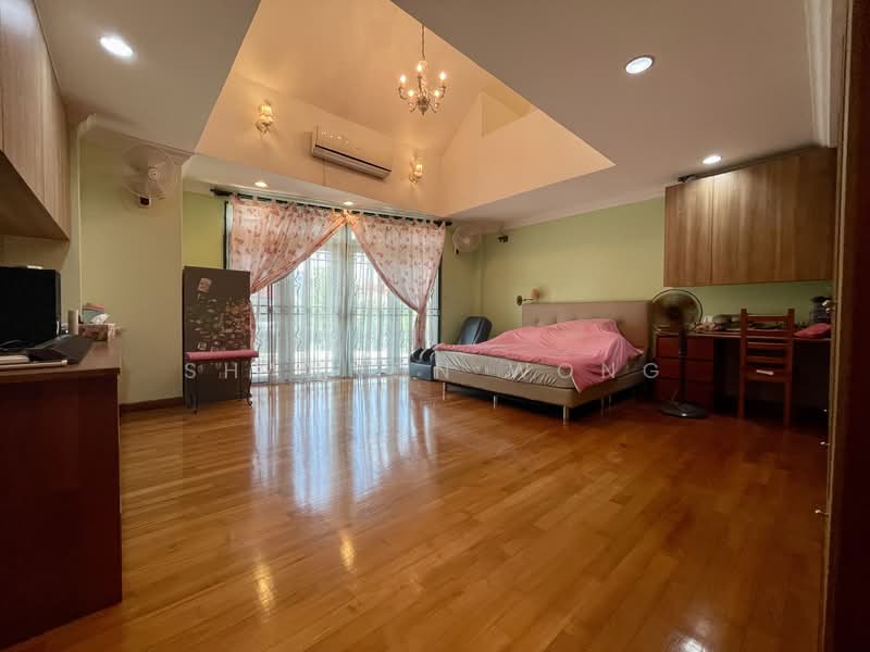 C.H.E.A.P Semi D in Serangoon Gardens (D19). No West sun, Dedap / Begonia / Kasai / Neram / Yio Chu Kang / Seletar Hill / Luxus Hill / Nim / Serangoon gardens / Kovan / Glasgow / Tavistock / Medway / Crowhurst / Bloxhome / Bodmin / Borthwick / Braemar / Serangoon gardens / Portchester / Farleigh / Hemsley, 7 Bedrooms, 4,100 sqft, Semi-Detached House For Sale, by Shannon Wong, 500099666 - Master room - PropertyGuru.com.sg