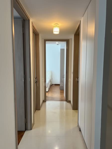 J Gateway, 2 Gateway Drive, 3 Bedrooms, 947 sqft, Condominium For Rent, by Linda Yang (杨凌云), 500099669 - Corridor - PropertyGuru.com.sg