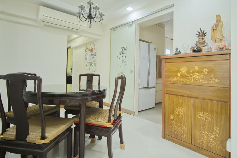 264E Compassvale Bow HDB Flat For Sale at S$ 800,000 | PropertyGuru Singapore - Dining Room