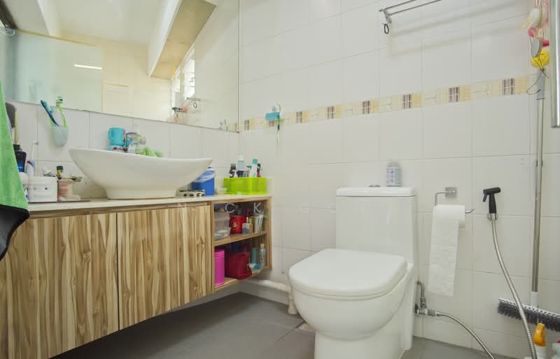 264E Compassvale Bow HDB Flat For Sale at S$ 800,000 | PropertyGuru Singapore - Bathroom