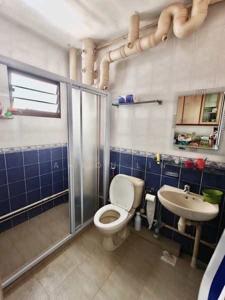 197 Rivervale Drive, 197 Rivervale Drive, 3 Bedrooms, 1,184 sqft, HDB Flat For Sale, by Aaron Lin, 500099671 - Bathroom - PropertyGuru.com.sg