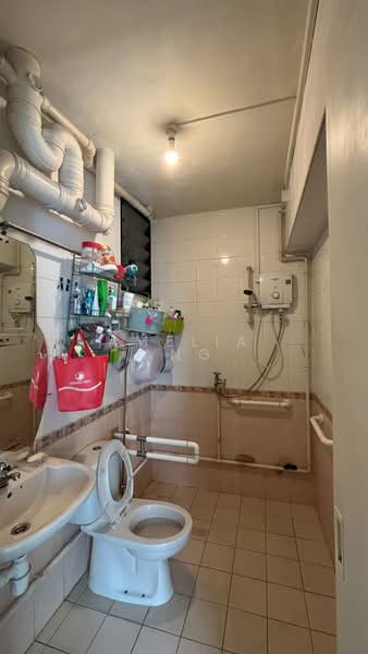 109A Depot Road HDB Flat For Sale at S$ 850,000 | PropertyGuru Singapore - Bathroom