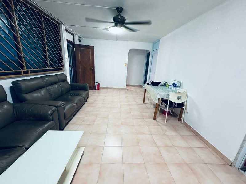 251 Yishun Ring Road HDB Flat For Sale at S$ 460,000 | PropertyGuru Singapore - Living Room