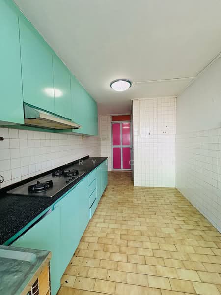 251 Yishun Ring Road HDB Flat For Sale at S$ 460,000 | PropertyGuru Singapore - Kitchen