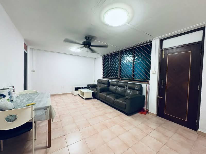 251 Yishun Ring Road HDB Flat For Sale at S$ 460,000 | PropertyGuru Singapore - Living Room