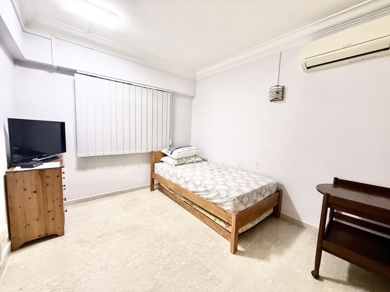 219 Ang Mo Kio Avenue 1 HDB Flat For Sale at S$ 438,000 | PropertyGuru Singapore - Bedroom