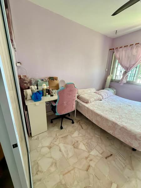 412 Yishun Ring Road HDB Flat For Sale at S$ 688,000 | PropertyGuru Singapore - Bedroom