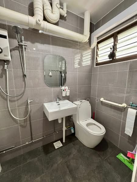 412 Yishun Ring Road HDB Flat For Sale at S$ 688,000 | PropertyGuru Singapore - Bathroom