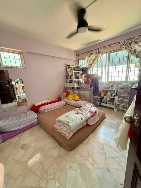 412 Yishun Ring Road HDB Flat For Sale at S$ 688,000 | PropertyGuru Singapore - Bedroom