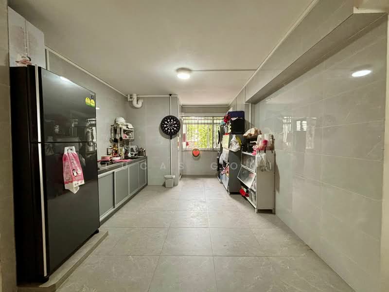 412 Yishun Ring Road HDB Flat For Sale at S$ 688,000 | PropertyGuru Singapore - Kitchen