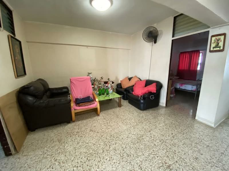 39 Bedok South Road HDB Flat For Sale at S$ 480,000 | PropertyGuru Singapore - Living Room