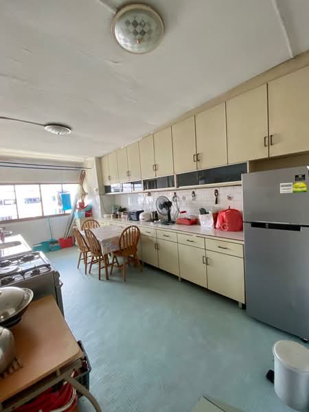 39 Bedok South Road HDB Flat For Sale at S$ 480,000 | PropertyGuru Singapore - Kitchen