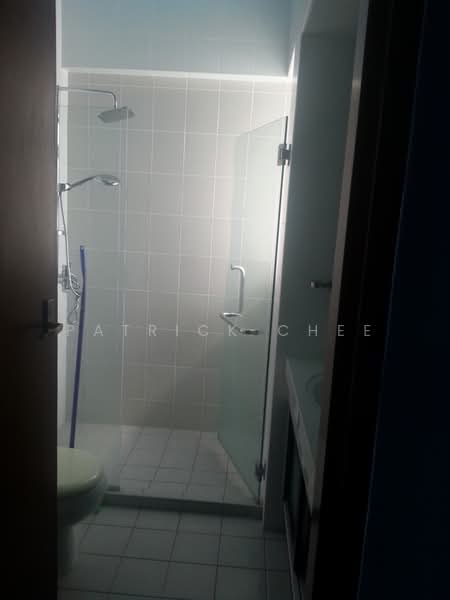 275D Compassvale Link HDB Flat For Sale at S$ 868,000 | PropertyGuru Singapore - Bathroom