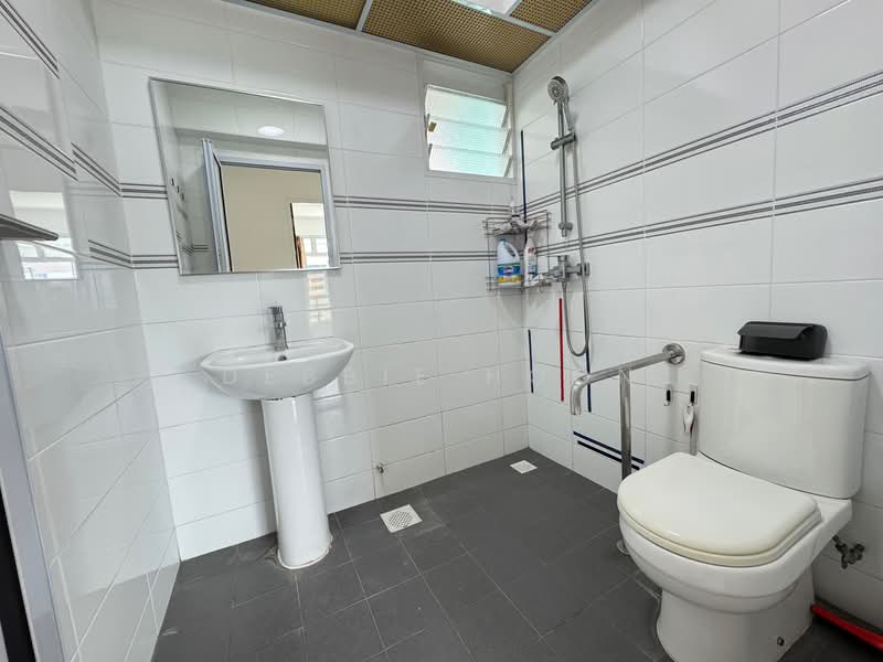 8A Upper Boon Keng Road, 8A Upper Boon Keng Road, 3 Bedrooms, 1,055 sqft, HDB Flat For Rent, by Debbie Hoon, 500099730 - Bathroom - PropertyGuru.com.sg