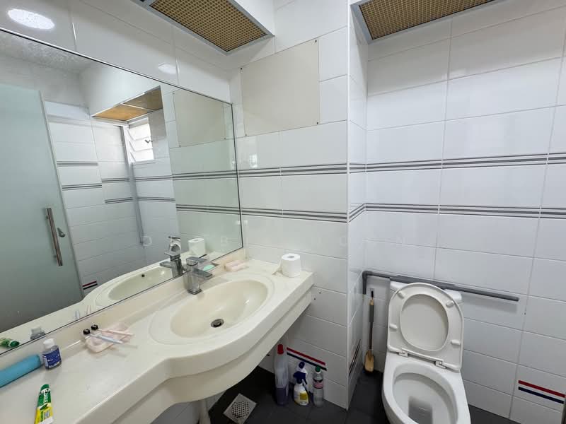 8A Upper Boon Keng Road, 8A Upper Boon Keng Road, 3 Bedrooms, 1,055 sqft, HDB Flat For Rent, by Debbie Hoon, 500099730 - Bathroom - PropertyGuru.com.sg
