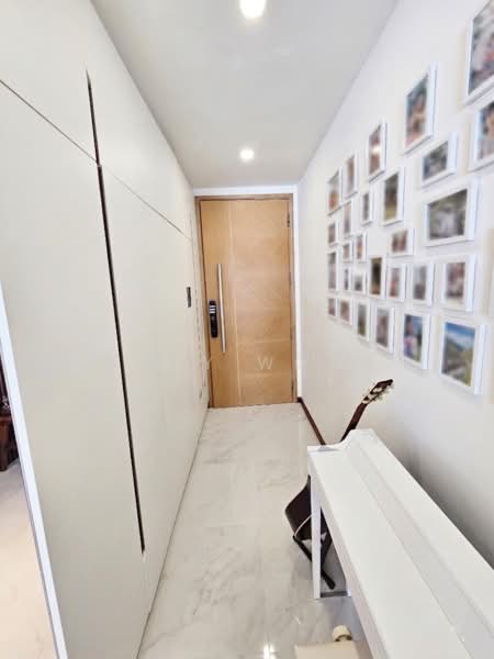 Worthington Apartment For Sale at S$ 1,800,000 | PropertyGuru Singapore - Entrance