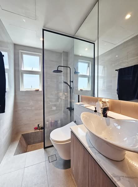 Worthington Apartment For Sale at S$ 1,800,000 | PropertyGuru Singapore - Master Bath