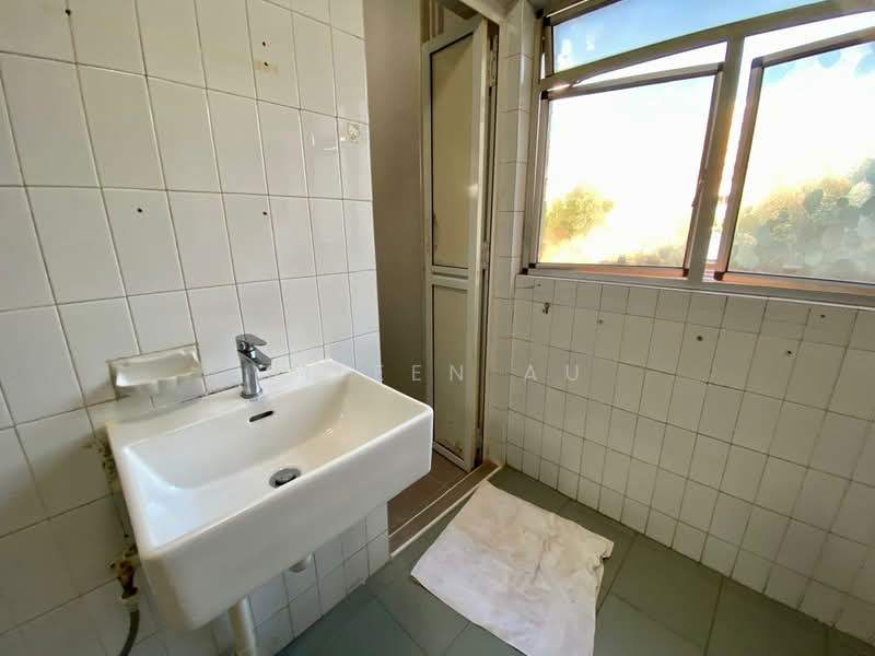 878 Yishun Street 81, 878 Yishun Street 81, 2 Bedrooms, 700 sqft, HDB Flat For Rent, by Eileen Au, 500099737 - Bathroom - PropertyGuru.com.sg