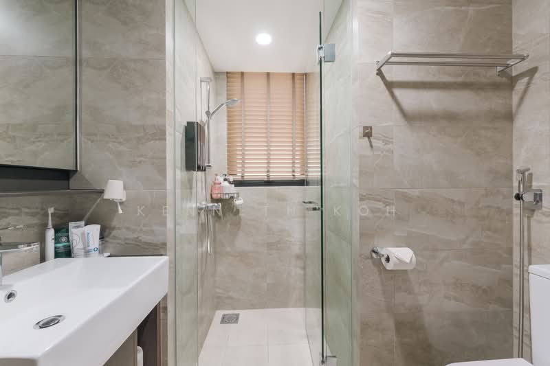 Riverfront Residences Condominium For Sale at S$ 2,150,000 | PropertyGuru Singapore - Bathroom