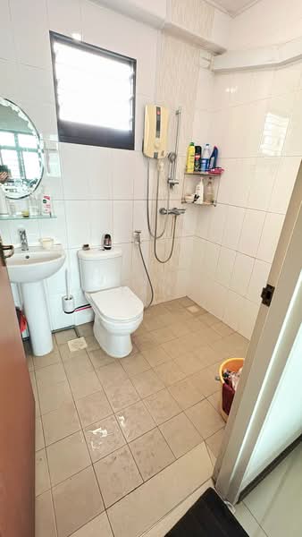 506B Yishun Avenue 4, 506B Yishun Avenue 4, 2 Bedrooms, 700 sqft, HDB Flat For Rent, by Jenny Tan, 500099746 - Bathroom - PropertyGuru.com.sg